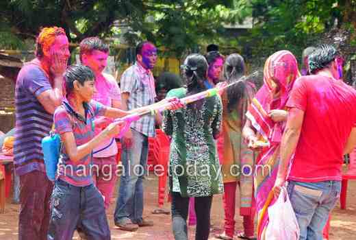 holi at mangaluru 1